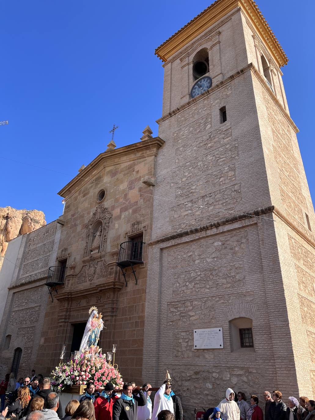 Los romeros acompañan a la Virgen de La Candelaria a su ermita de El Collao