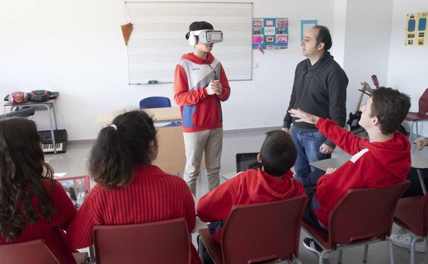 El Miralmonte de Cartagena usa ya realidad virtual para impartir clases