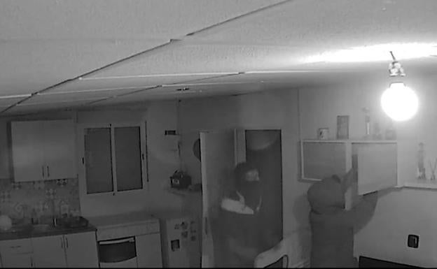 Detenidos dos jóvenes por robar con fuerza en diversas viviendas de Lorca