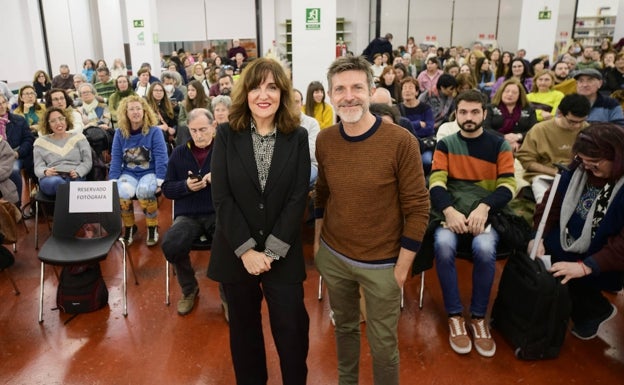 Elvira Lindo en Murcia: «Los lectores me reconcilian con mi obra»