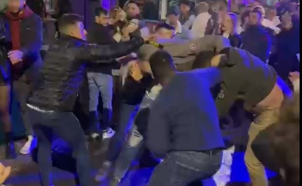 Dos heridos en una pelea multitudinaria entre grupos de jóvenes en las fiestas de Beniel