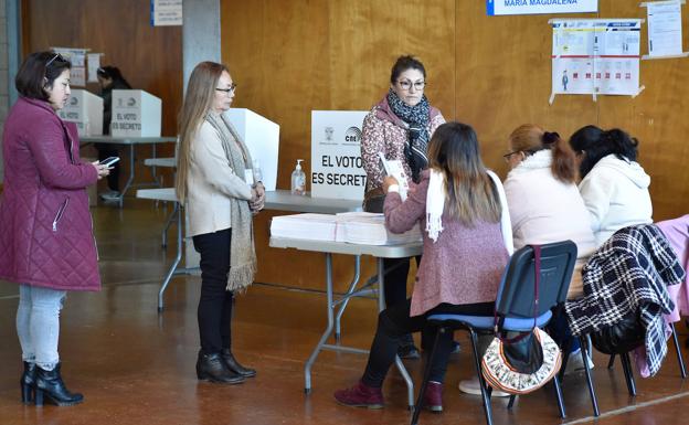 Casi 29.000 ecuatorianos de la Región de Murcia se pronuncian sobre ocho cambios de su Constitución