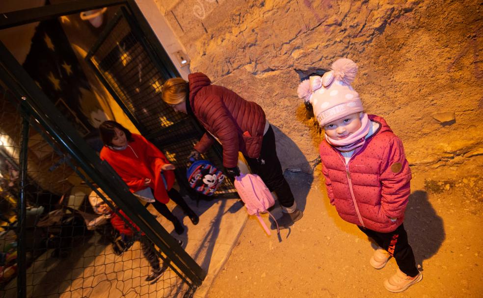 En pijama al centro de Cáritas para que Samira trabaje