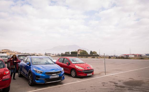 El PP de Orihuela denuncia el cierre de la mayor parte del parking de Los Huertos