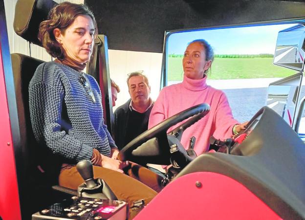 El alumnado del curso gratuito 'Tráfico de mercancías por carretera' visita firmas de transportes y logística de la Región