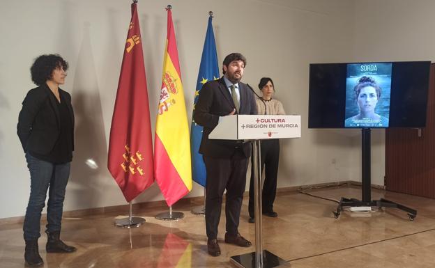 López Miras anuncia el «impulso definitivo» a la Film Comission durante la recepción a las murcianas candidatas al Goya al mejor corto