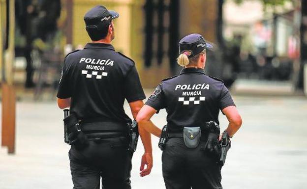 Detenido en Murcia por amenazar a su pareja con una cuchilla de afeitar en presencia de sus hijos