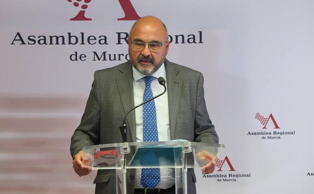 Víctor Serrano, nuevo director general del Mar Menor, y María Cruz Ferreira, de Medio Natural