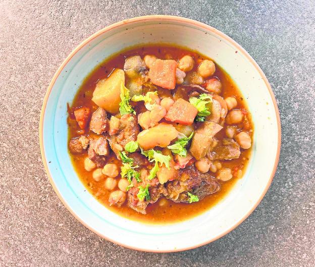 Garbanzos con costillejas