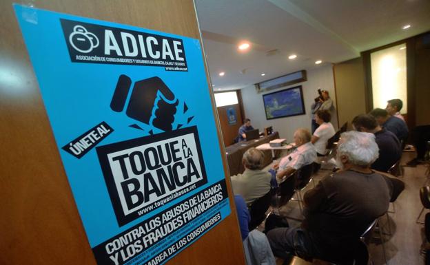 Adicae denuncia que la banca debe mil millones a los murcianos por cláusulas suelo y gastos