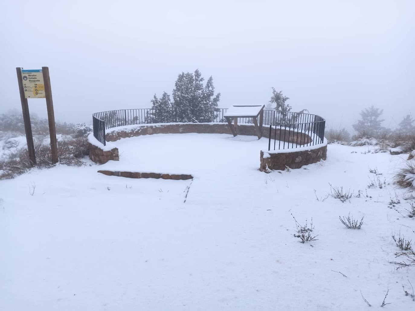 Las cumbres de Sierra Espuña se tiñen de blanco por la nieve