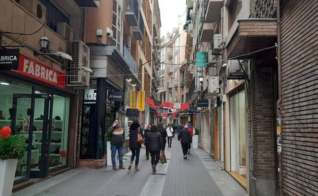 Arrancan parte de los adornos de San Valentín en el centro de Murcia