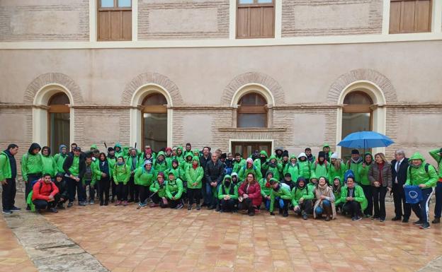 Un centenar de personas con discapacidad peregrinan por el Camino de Levante, en Mula