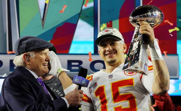 Mahomes asienta el traspaso de poderes en la NFL