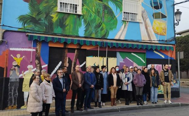 El barrio molinense de Fátima rememora su feria de los ochenta con un mural de Miriam García