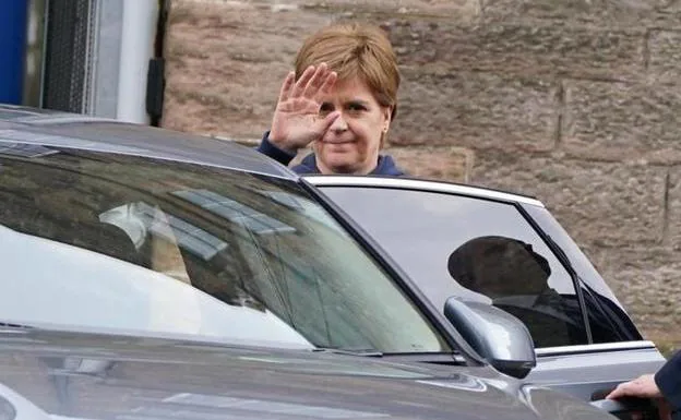 La dimisión de Sturgeon divide al independentismo escocés
