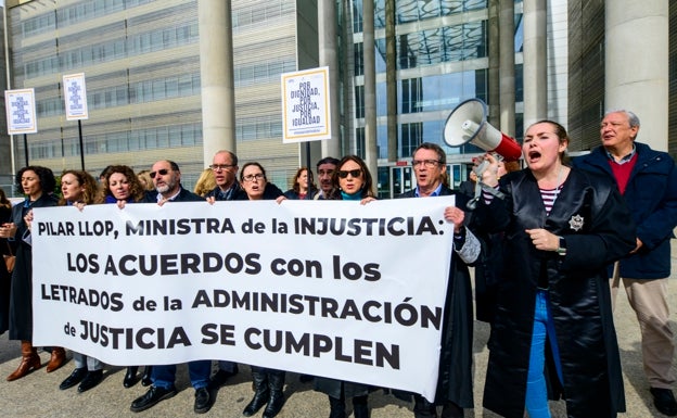 Los letrados de Justicia mantienen la huelga tras 25 días y culpan al Ministerio