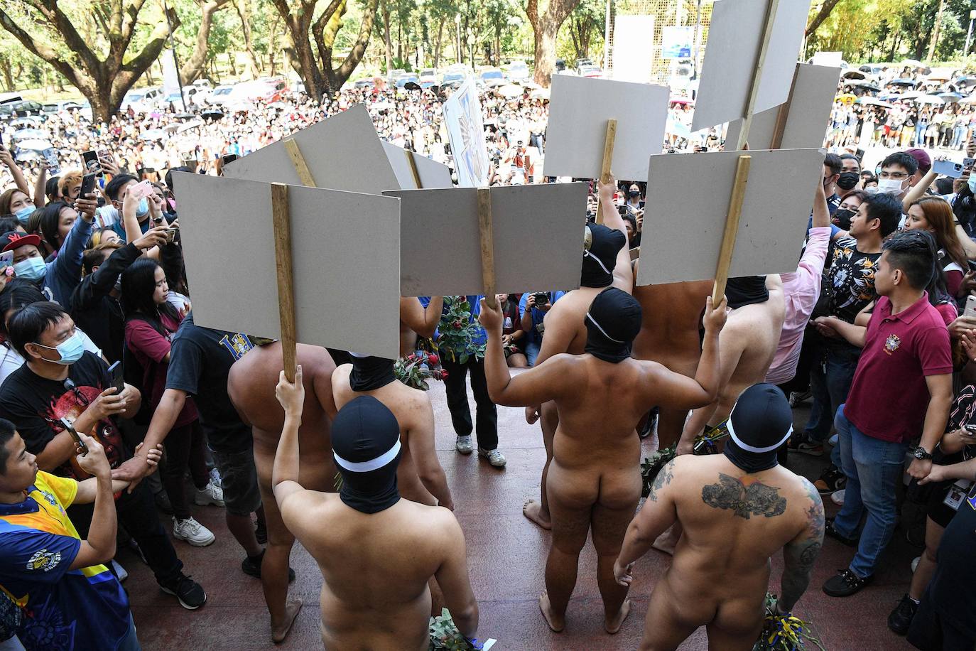 Desnudo simbólico en Filipinas