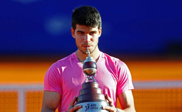 Carlos Alcaraz firma el regreso soñado