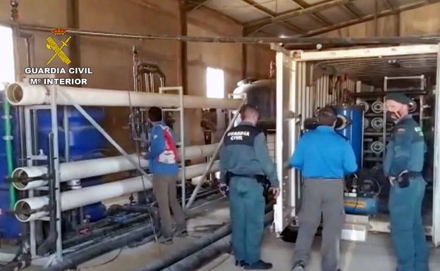 Un golpe de la Guardia Civil destapa una nueva desalobradora ilegal en el campo de Mazarrón