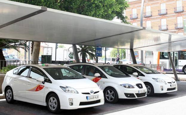 Los taxis de Murcia ya ofrecen una aplicación para reservar y conocer el precio del trayecto previamente