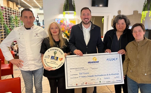 El ganador de las Jornadas Gastronómicas de la Alcachofa dona su premio a la Asociación Alzheimer de Lorca