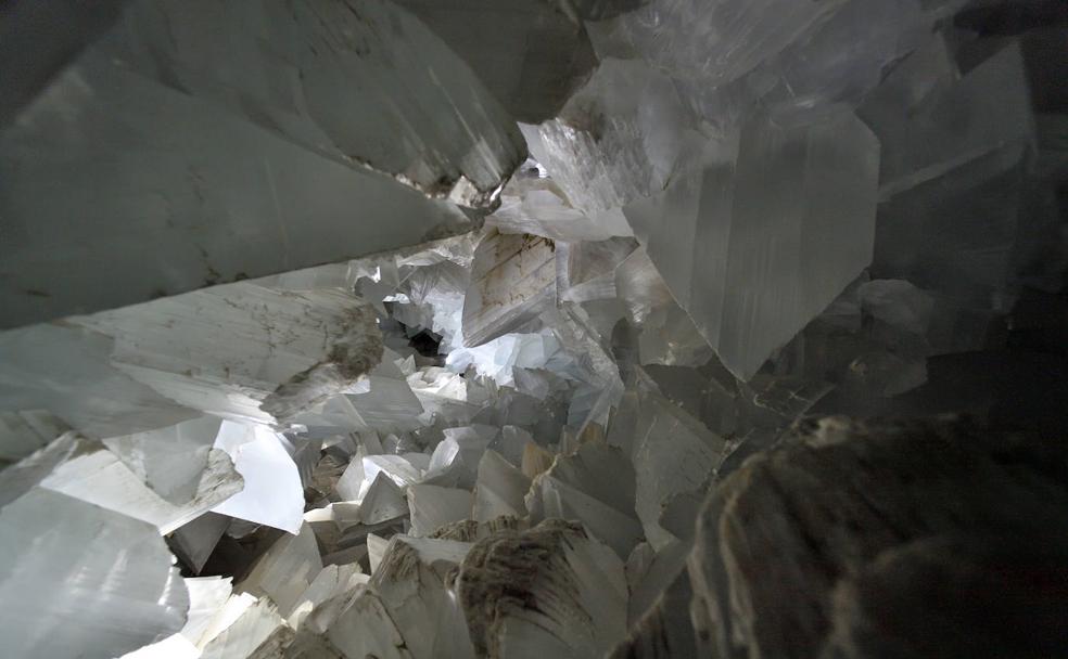 La Geoda de Pulpí brilla también en la oscuridad