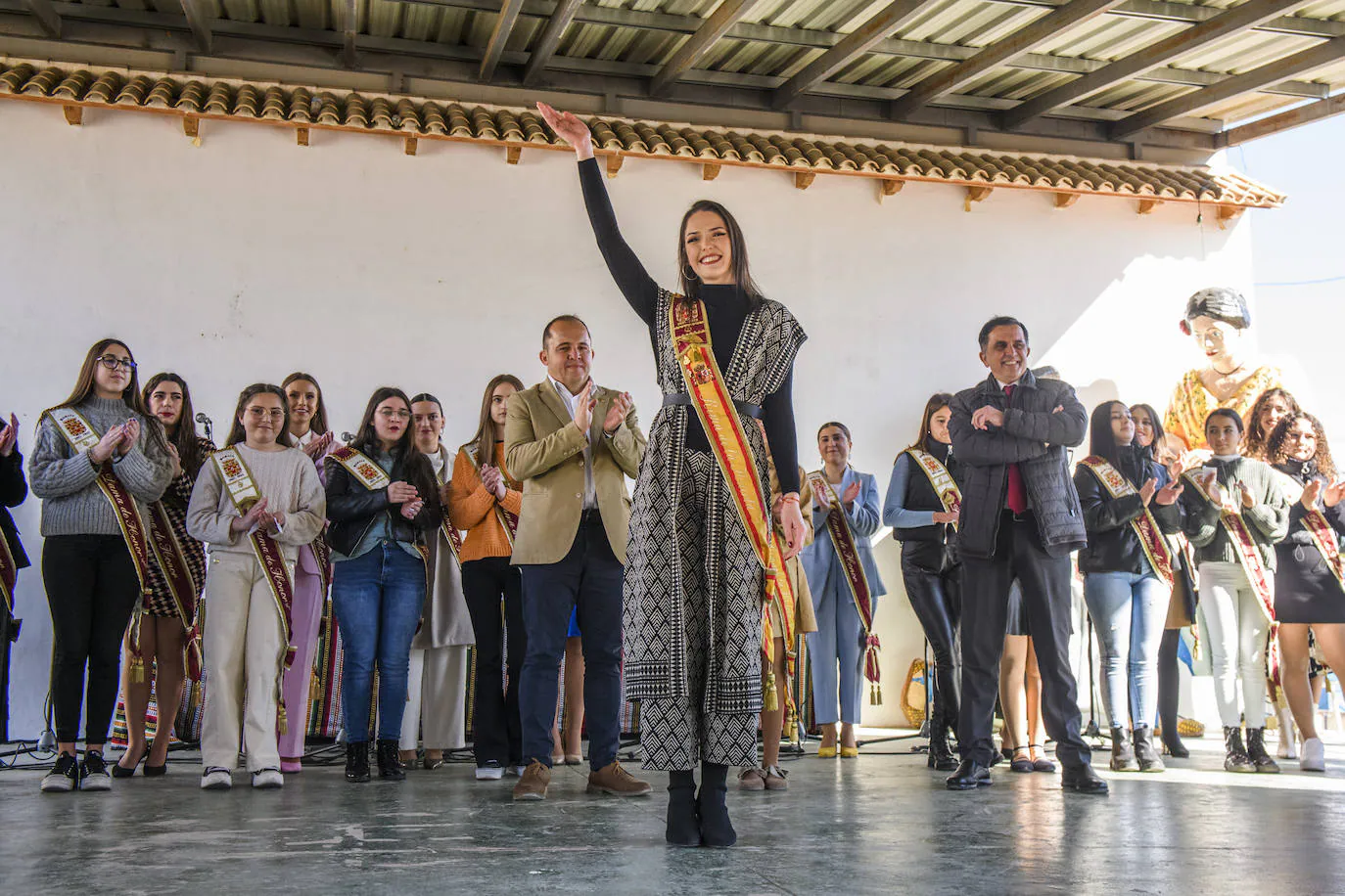 Las peñas huertanas de Murcia despiden a las reinas y sus cortes de más largo mandato