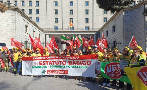 Los bomberos forestales exigen al Gobierno central en Madrid que mejore sus condiciones laborales