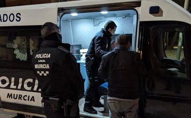 Detienen a un hombre en Murcia por conducir sin puntos y quintuplicar la tasa de alcoholemia