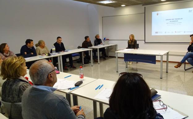 El SEF refuerza la colaboración con 11 municipios para ayudar a parados a encontrar empleo