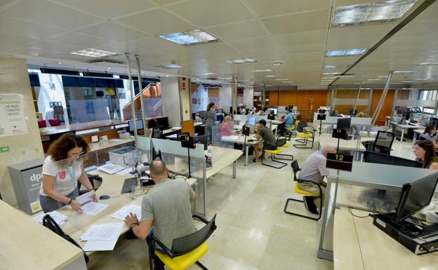 Comunidad y sindicatos inician la negociación para recuperar las 35 horas semanales