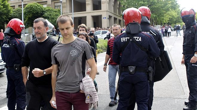 En libertad con cargos los cinco detenidos por el Bosque de los Gudaris