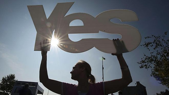 Un nuevo sondeo da un 47% al 'No' en la consulta escocesa y un 42% al 'Sí'