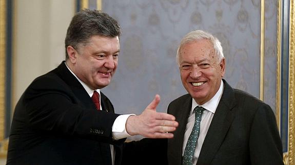 Margallo rechaza entregar armas a Ucrania y aboga por negociar con Rusia