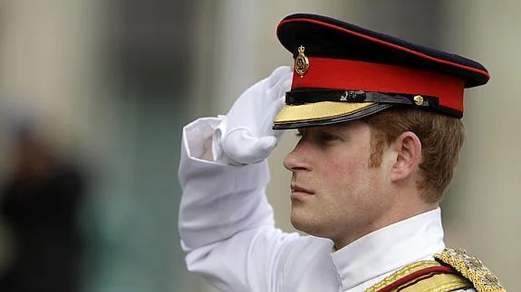 El príncipe Enrique de Inglaterra se plantea dejar el Ejército | La Verdad