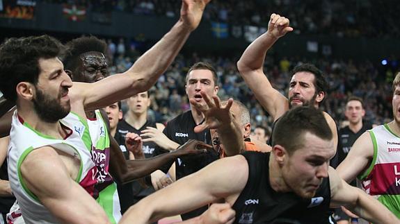 Increíble tangana en el Bilbao Basket - Baskonia