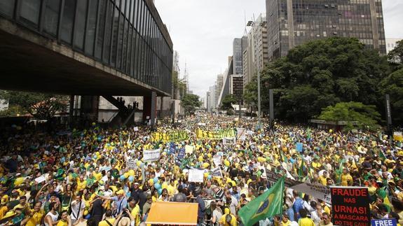 Más de un millón de personas se manifiestan contra Dilma Rousseff en Brasil