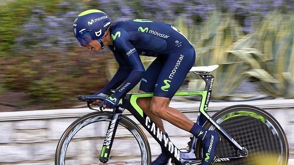 Quintana triunfa bajo la nieve y Contador no aguanta