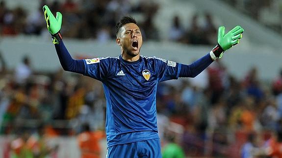 El Rayo aleja al Valencia de la tercera plaza