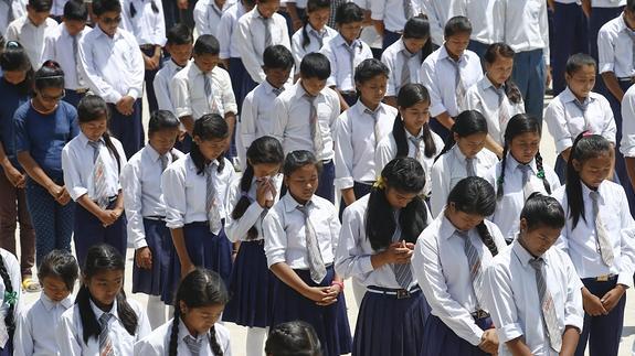 Los niños de Nepal regresan a la escuela tras el terremoto