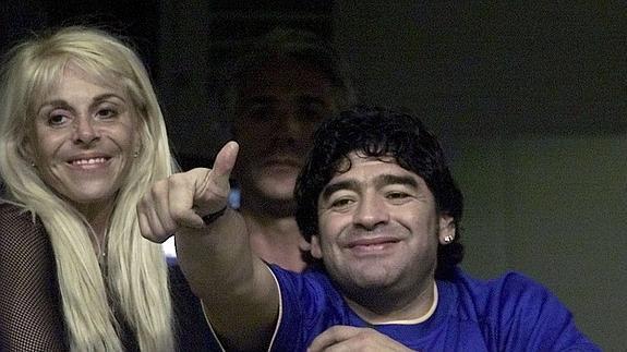 Maradona denuncia a su exmujer