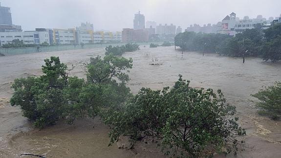 El tifón Soudelor avanza hacia China tras dejar cinco muertos en Taiwán