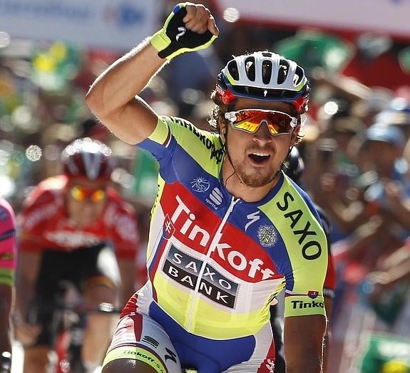 Sagan ¡por fin levanta los brazos!