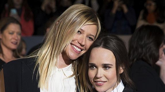 Ellen Page camina por la alfombra roja de 'Freeheld' acompañada de su novia