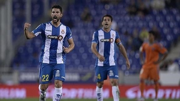 El Espanyol se aprovecha de las dudas valencianistas