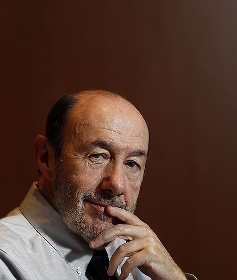 Rubalcaba pide a Lozano que haga un gesto a los militantes del PSOE