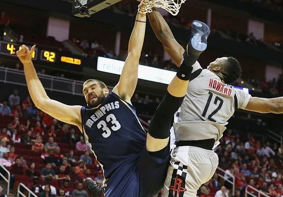 Marc Gasol impone su clase ante Howard