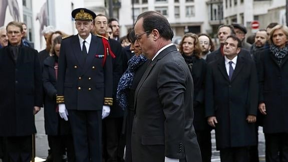 Hollande homenajea a las víctimas del ataque contra 'Charlie Hebdo'