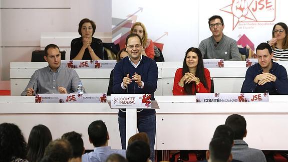 El PSOE pide a Rajoy que «salga de la siesta» y explique su plan para España